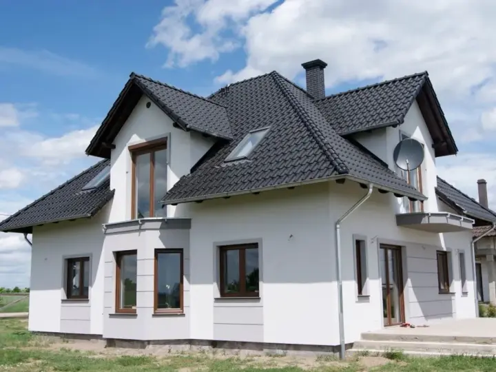 Ile kosztuje zrobienie boni na elewacji? Sprawdź ceny i metody