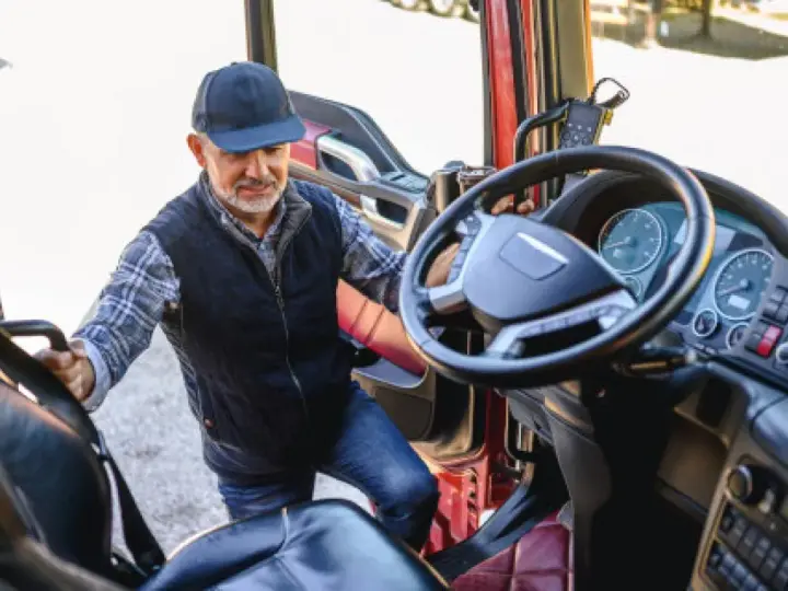 Czy bus 9 osobowy to transport zbiorowy? Poznaj ważne przepisy