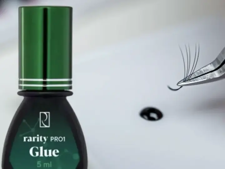 Klej do rzęs – najważniejszy produkt w salonie. Jak dobrać idealny?