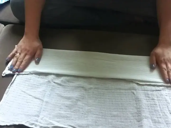 Jak zakładać pieluchę tetrową na bioderka, aby zapewnić komfort dziecku