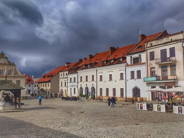 Kazimierz Dolny: Przewodnik po Perle Renesansu i Mieście Artystów