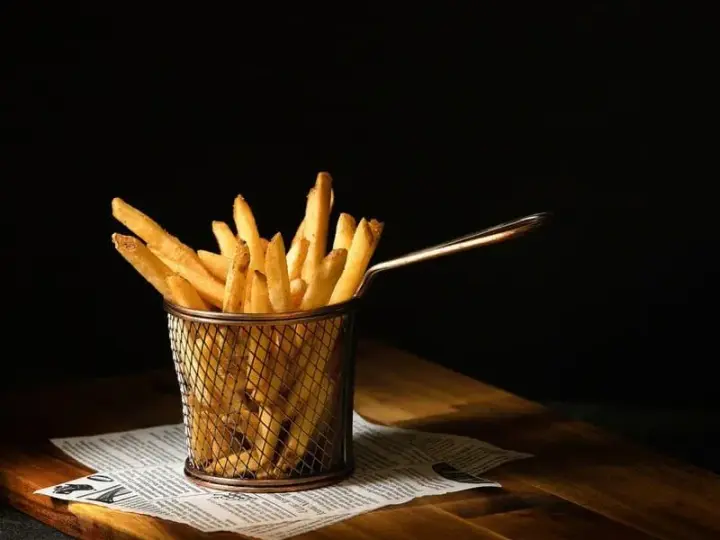 Czy frytki mają gluten? Zależy! Jak jeść je bezpiecznie?