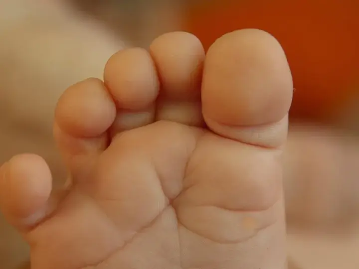 Małe paluszki dziecka. Czy 19 cm to rozmiar buta dla malucha?