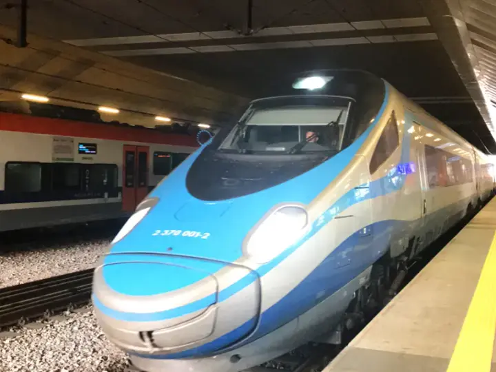 Jak się dodzwonić na informację PKP i uniknąć problemów z podróżą