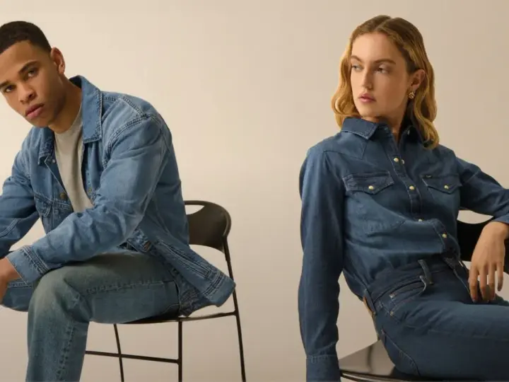 Uomo e donna in total look denim. Scopri i diversi tipi di jeans uomo per ogni stile.