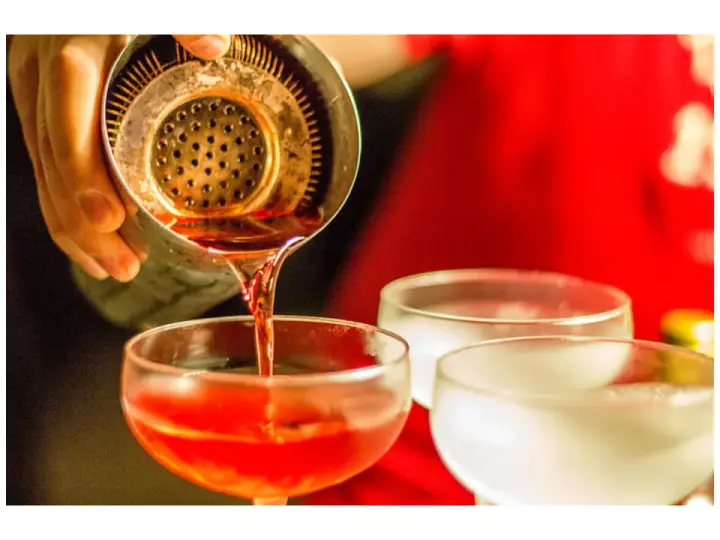 Drink w shakerze: Opanuj sztukę koktajli w domu!