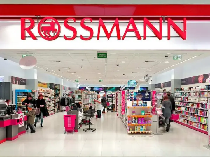 W którym Rossmanie można wywołać zdjęcia? Sprawdź wygodne lokalizacje