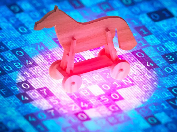 Caballo de madera, un troyano informático, sobre un fondo de código binario y hexadecimal.