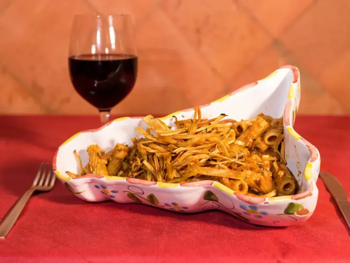 Gdzie zjeść w Katanii? Odkryj najlepsze lokalne restauracje i smaki