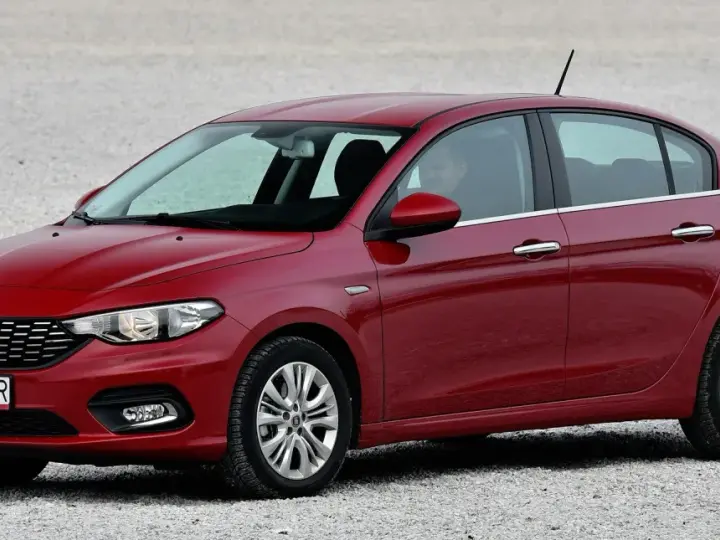 Fiat Tipo Sedan pojemność baku – 45 litrów czy 50 litrów?