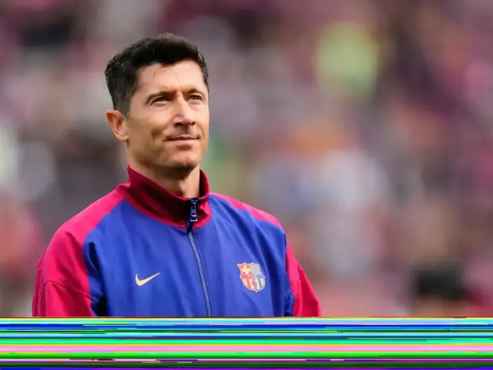 Robert Lewandowski, jeden z najlepiej zarabiających piłkarzy, w stroju FC Barcelony.