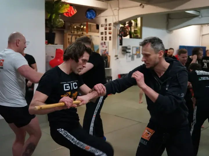Najlepsza sztuka walki na ulice: Krav Maga czy MMA dla bezpieczeństwa?