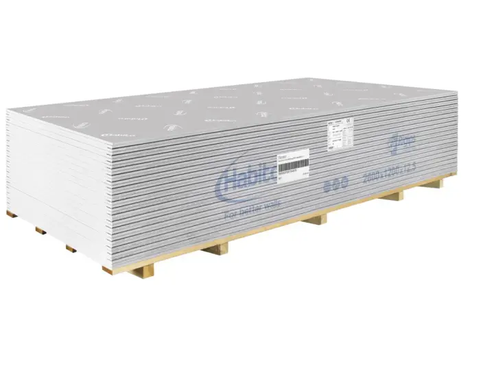 Płyty gipsowo-kartonowe marki Habito ułożone na palecie, gotowe do budowy lepszych ścian.