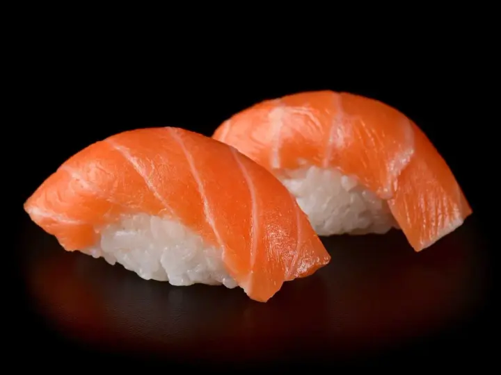 Jaka ryba do sushi? Bezpieczny wybór, mrożenie i świeżość.