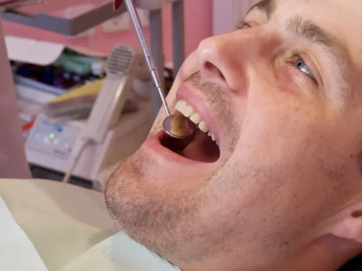 Ból zęba? Jak dentysta precyzyjnie znajdzie przyczynę i pomoże