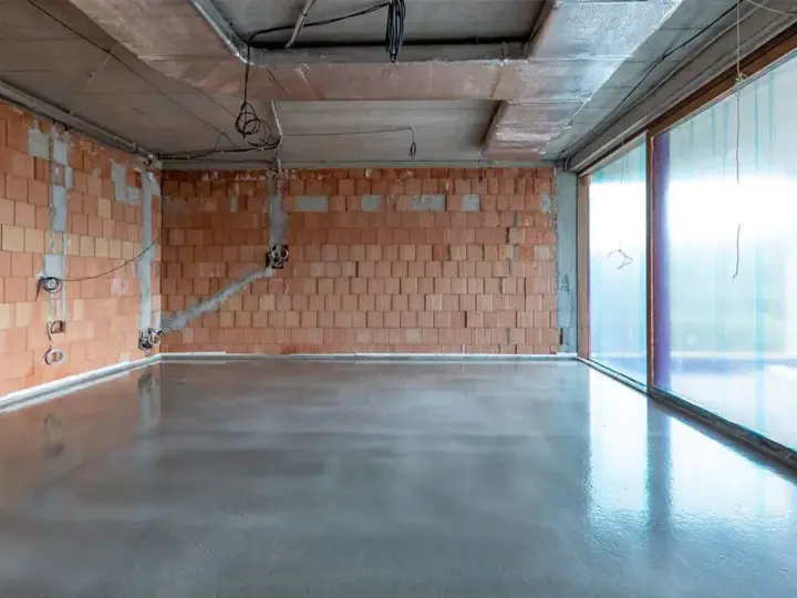 Jaki beton na posadzkę w domu? Wybierz najlepszy dla swojego wnętrza