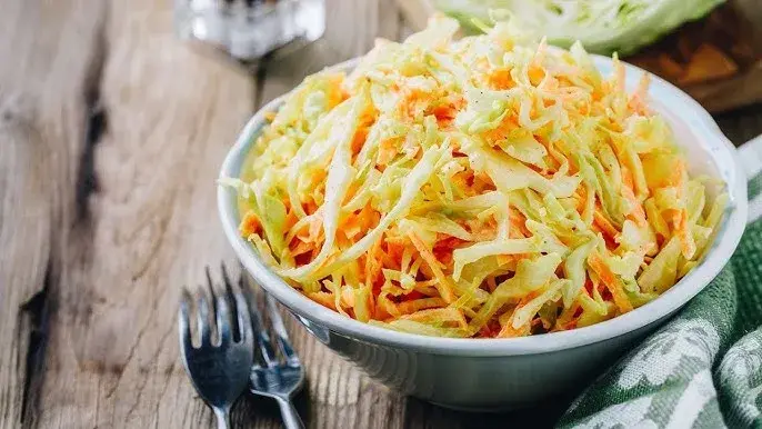 Sekret surówki z białej kapusty jak z restauracji? Mój przepis!