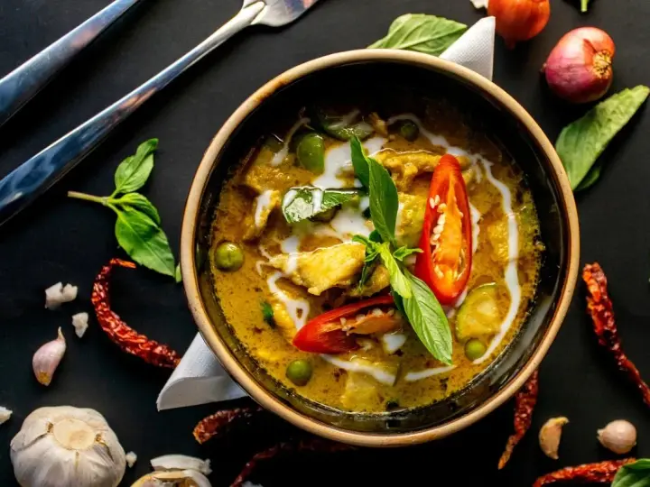 Jak zrobić idealny sos curry? Przepis i triki eksperta!