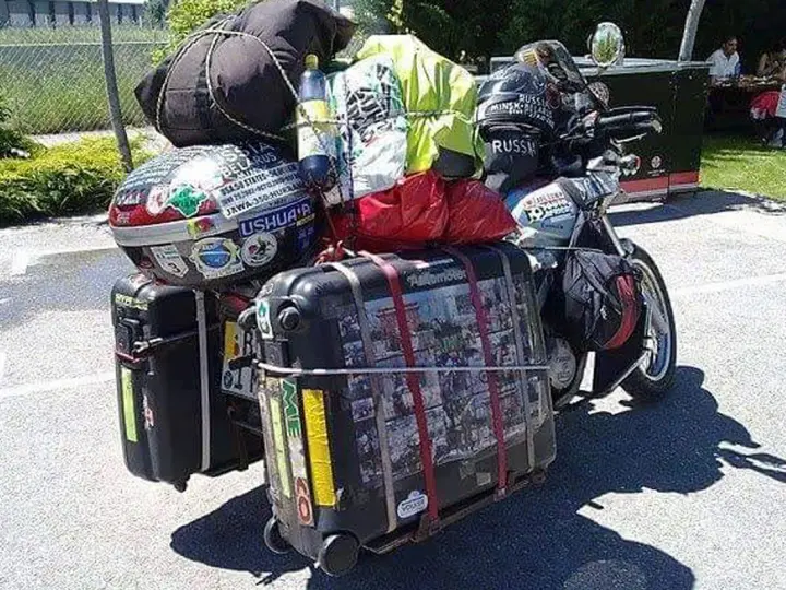 Co zabrać na wyprawę motocyklową? Spakuj się mądrze!