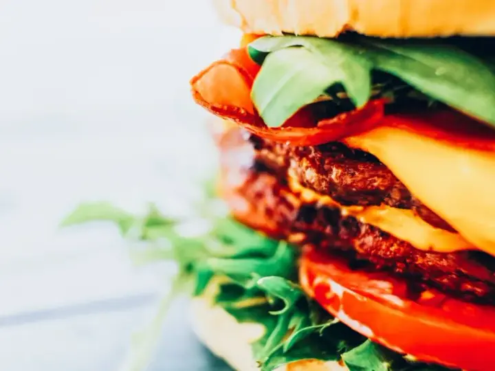 Dodatki do burgera: 20+ pomysłów na burgera jak z restauracji