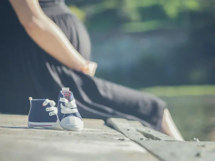 Ciąża to piękny stan. Czy można zwolnić kobietę w ciąży? Prawo chroni przyszłe mamy.