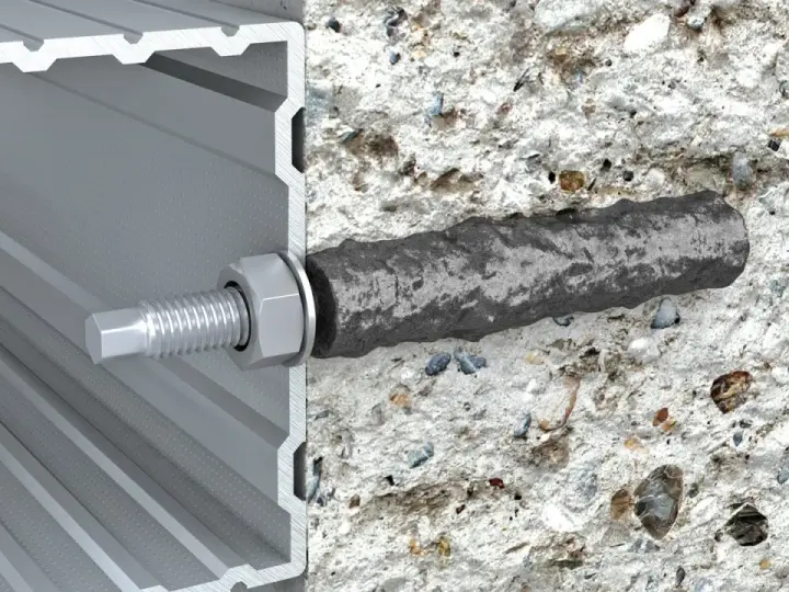 Przekrój pokazuje, jak kotwy chemiczne mocują profil aluminiowy do betonu, zapewniając solidne połączenie.
