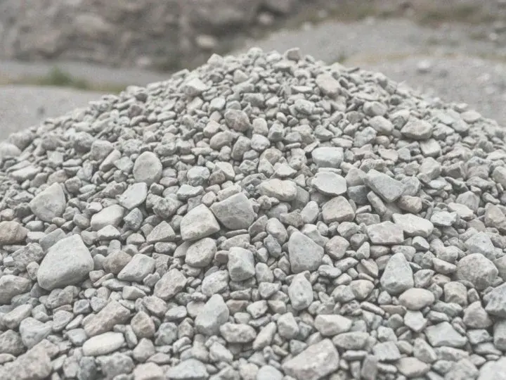 Jaką wagę ma 1 m³ kruszywa 0-31,5 mm? Zaskakujące różnice!