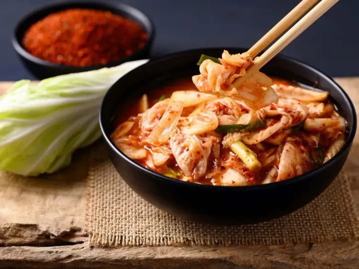 Kimchi: Z czym jeść? 20+ inspiracji. Od tradycji po fusion!