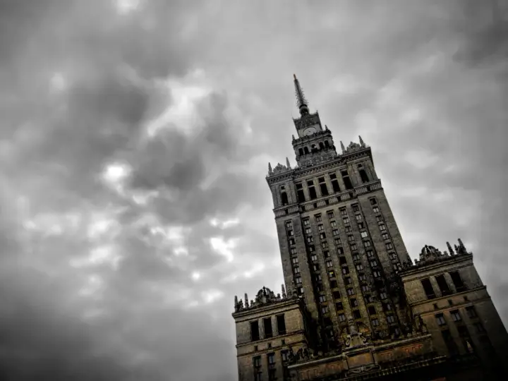 Porównanie salonów rozrywki w Polsce i innych krajach Unii Europejskiej: kompleksowy przewodnik