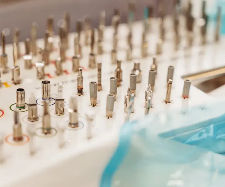 Gdzie z bólem zęba w Koninie? Sprawdź dostępne kliniki dentystyczne