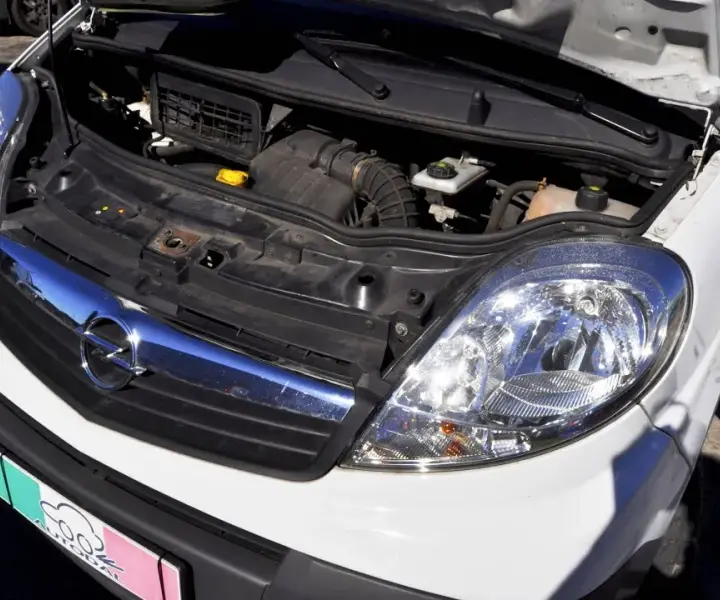 Gdzie podłączyć kable rozruchowe Opel Vivaro – uniknij błędów przy rozruchu