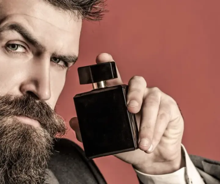 Ile psiknięć perfum z 1 ml? Sprawdź, jak długo wystarczą zapachy
