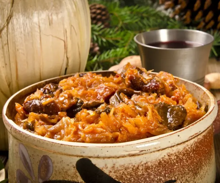 Czy bigos zaprawia się mąką? Odkryj sekrety idealnego sosu