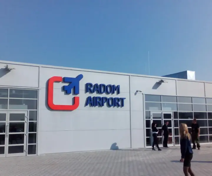 Kto wymyślił lotnisko w Radomiu? Historia jego powstania i znaczenie