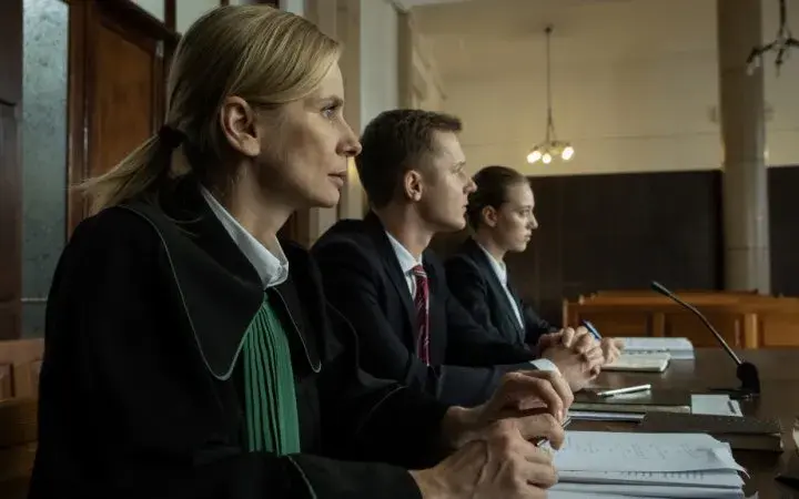 Chyłka Oskarżenie: ile odcinków ma ten wciągający serial i gdzie go obejrzeć?