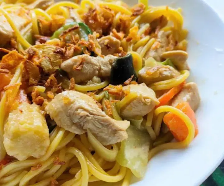 Spaghetti z sosem słodko kwaśnym - prosty przepis na wyjątkowy smak