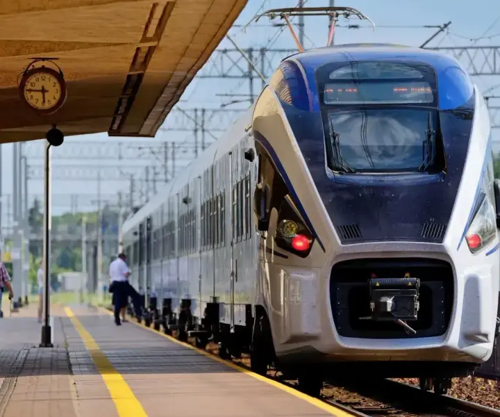 Czy można jechać wcześniejszym pociągiem intercity? Sprawdź zasady!