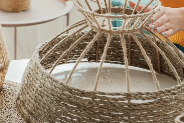 Stwórz wyjątkową lampę stojącą DIY - proste instrukcje i pomysły