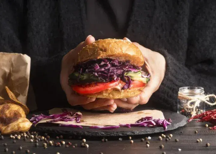 Jak zrobić burgera drwala w domu - prosty przepis krok po kroku