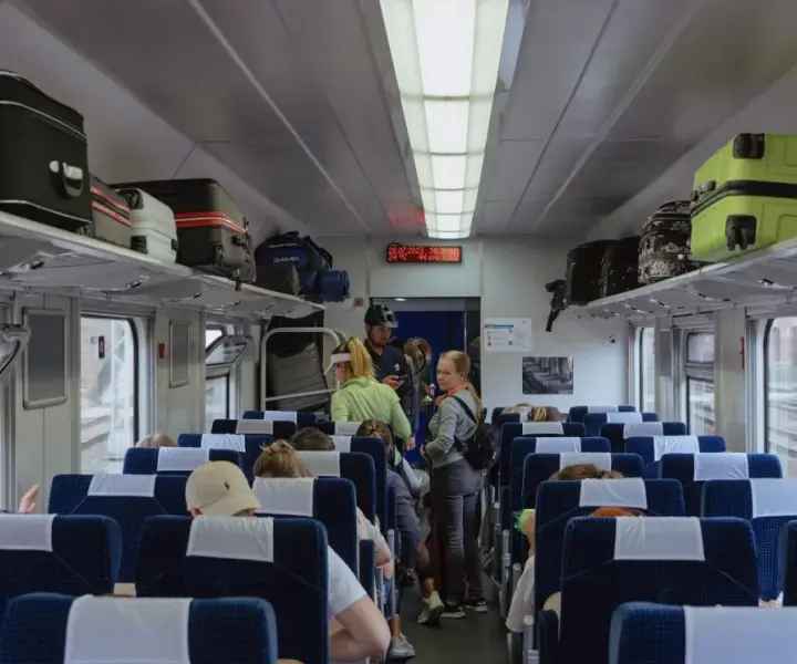 Gdzie bagaż w pociągu Intercity? Oto ważne zasady i miejsca przechowania