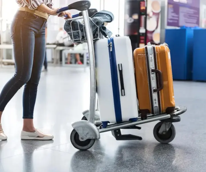 Czego nie można mieć w walizce na lotnisku? Uniknij problemów z bagażem