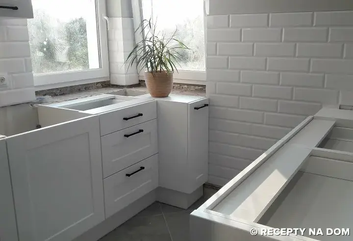Parapet w kuchni niżej niż blat: korzyści i wyzwania aranżacji