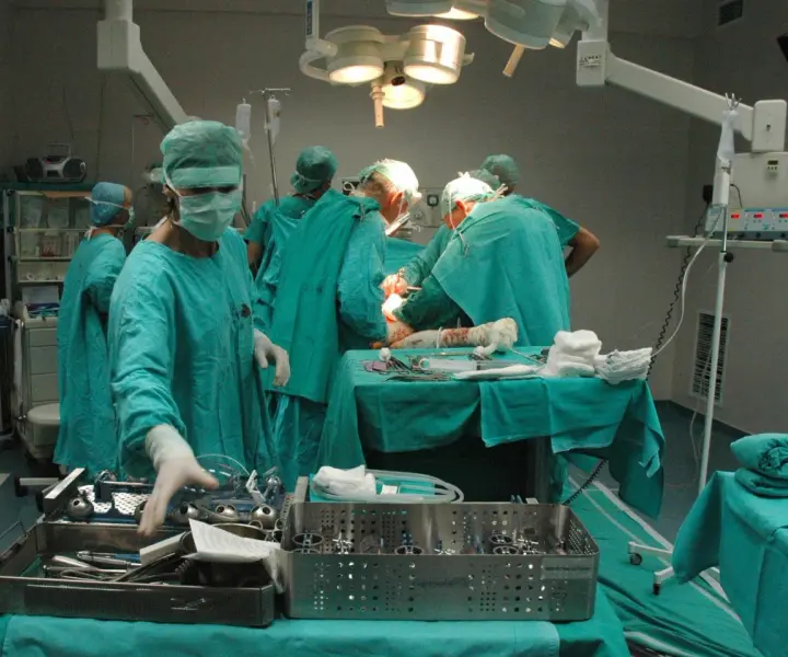 Endoproteza stawu biodrowego NFZ gdzie najlepiej? Szybkie terminy i jakość