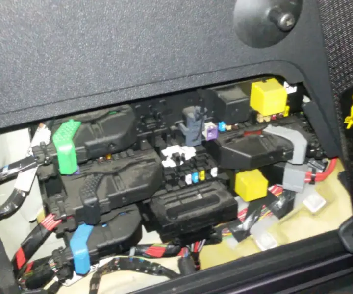Opel Zafira B: Gdzie są bezpieczniki? Lokalizacja i wymiana krok po kroku
