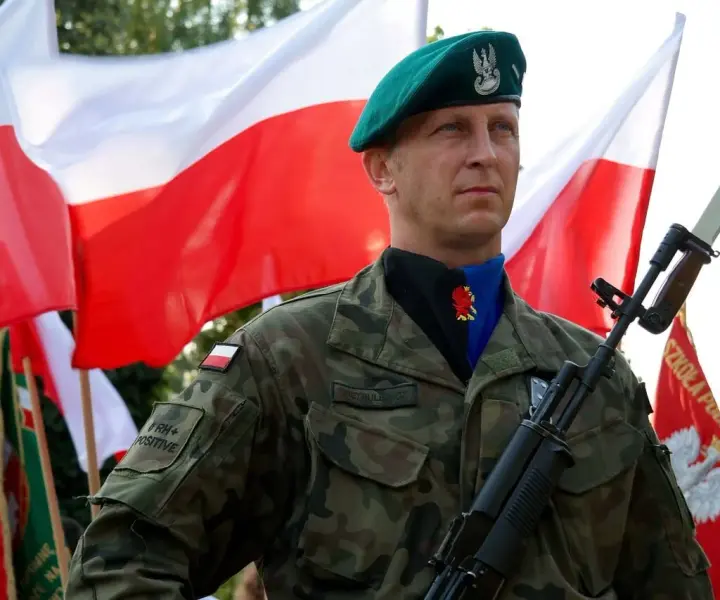 Stopień oficerski po licencjacie - Czy to wystarczy w wojsku?