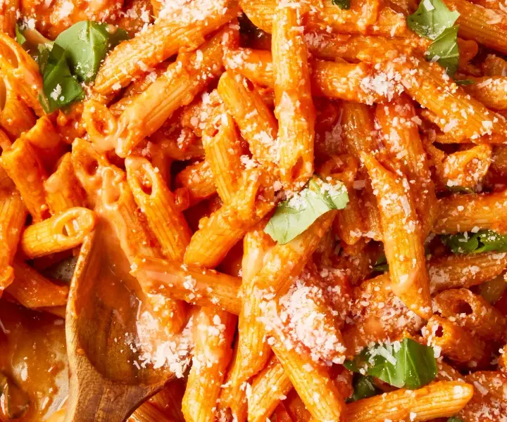 Penne alla vodka: Odkryj sekrety idealnego sosu i przepisu
