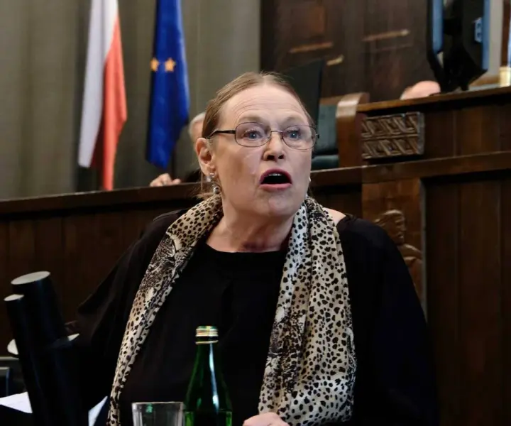 Romans Władysława Skiby w filmie Polityka - sceny, które zszokowały widzów