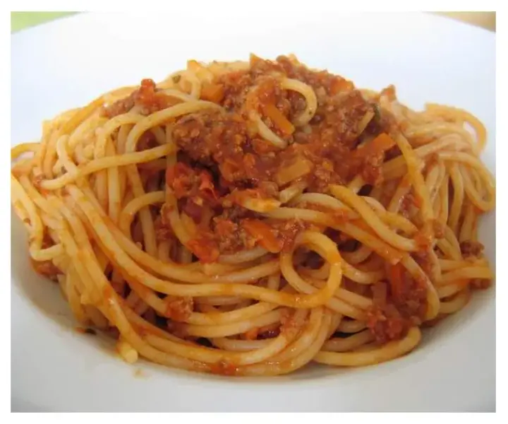 Szybki przepis na spaghetti napoletana w Thermomix – łatwe i pyszne