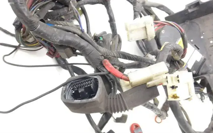 Gdzie są bezpieczniki Yamaha FJR 1300? Oto, co musisz wiedzieć