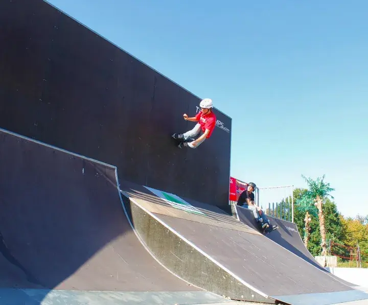 Kryty skatepark Poznań - idealne miejsce na trening w każdą pogodę